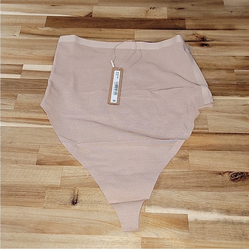 SKIMS Kim Kardashian Women's Medium High Waist Thong Panties New w/ Tags! Clay